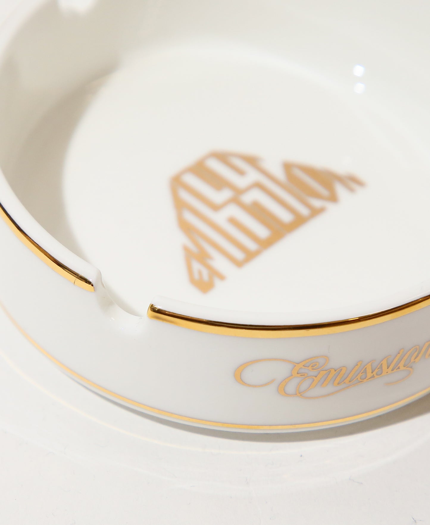 EMISSION ROUND ASHTRAY