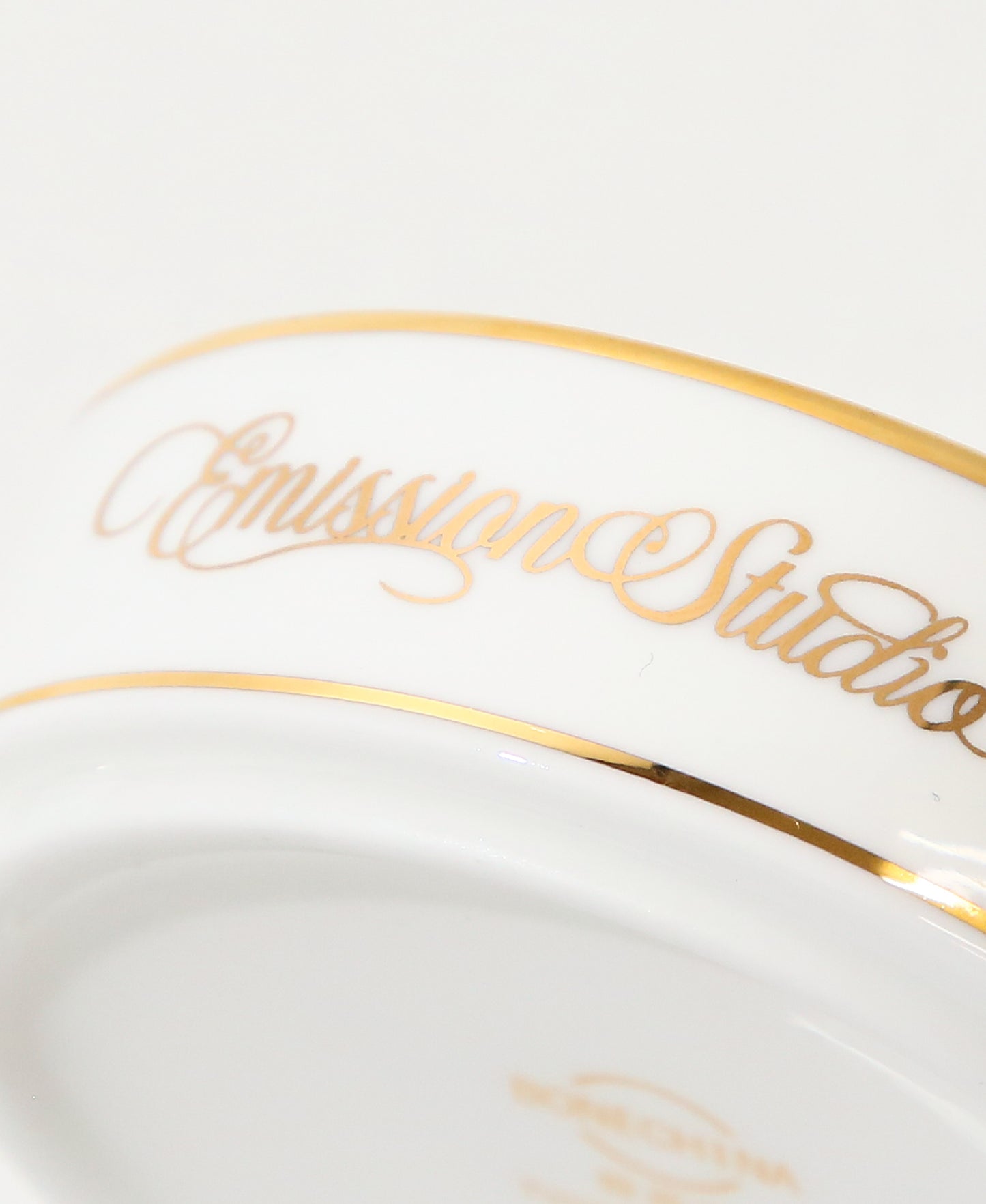 EMISSION ROUND ASHTRAY