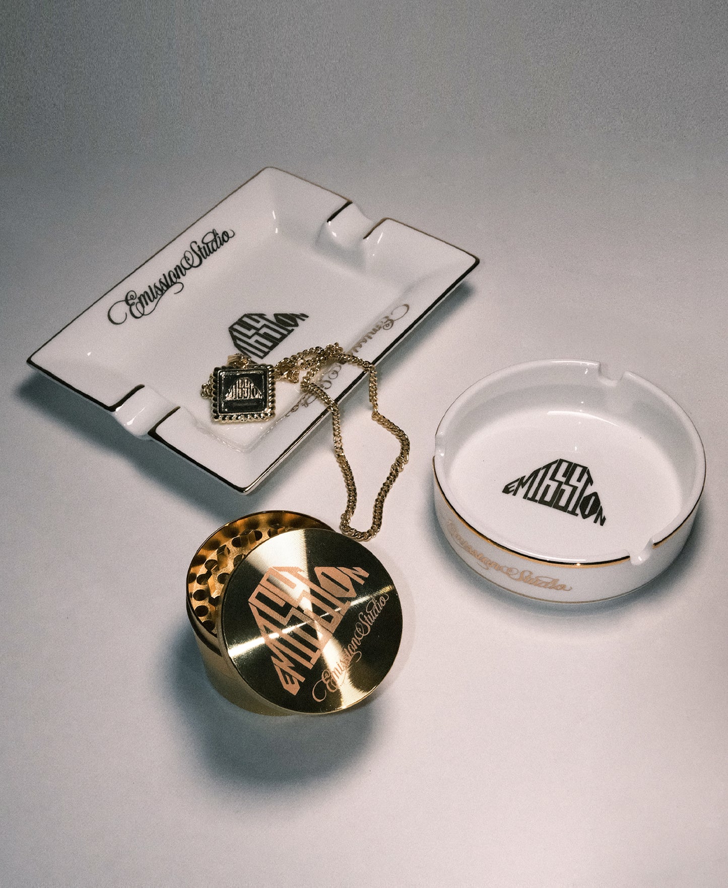 EMISSION ROUND ASHTRAY